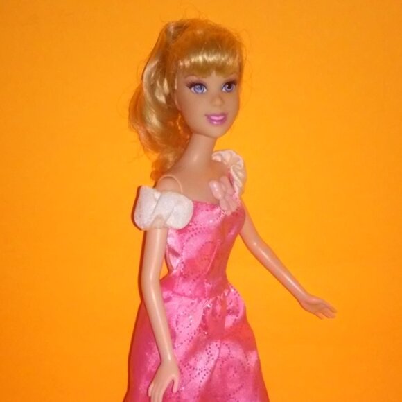 Disney Princess Cinderella Sing a long Doll - Picture 1 of 6